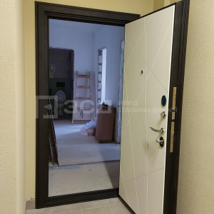 Металлическая дверь с двумя листами стали и толщиной полотна 150мм. - фото